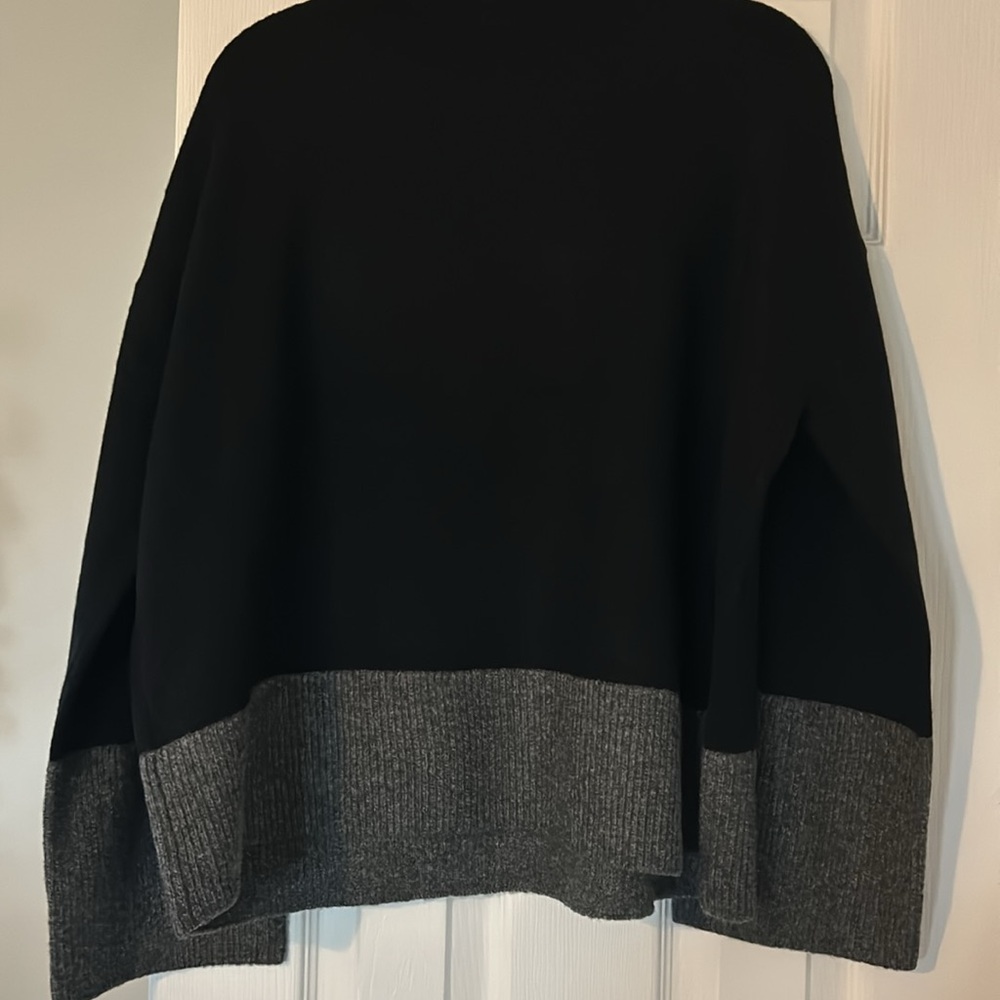 NWT Vince Camuto cozy color block crew neck long sleeve sweater - Picture 2 of 9